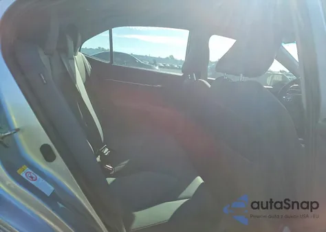 2018 Toyota Camry L z USA, uszkodzony, nr VIN 4T1B11HK6JU639880